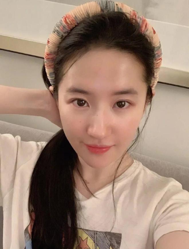 要吗？看看这个夏天的皮肤差别！J9真人游戏第一品牌防晒真的重(图2)