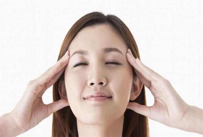 秘密泄露者学会这几招更显年轻j9九游会网站入口眼睛年龄的(图4)